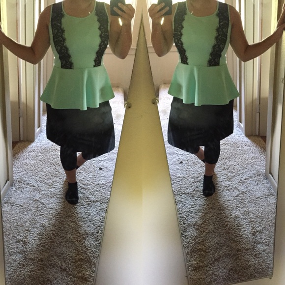 L Cyan Blue Peplum Top - Picture 2 of 7